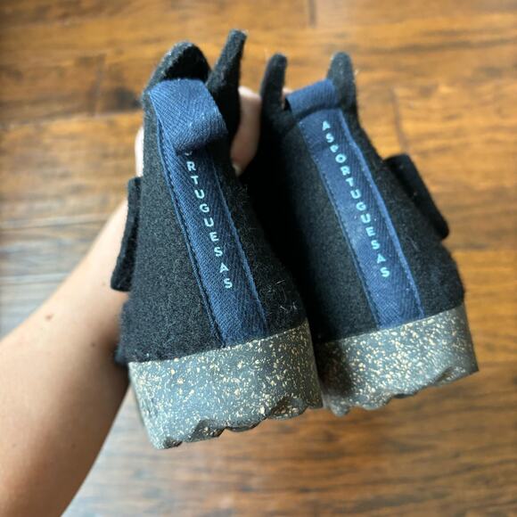 Stylish Black Ankle Booties with Velcro Straps - Picture 2 of 8